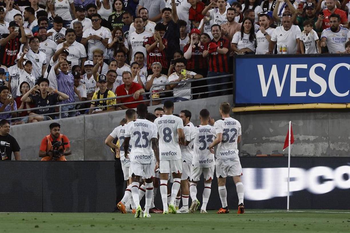 Parecía que el Madrid tenía más presencia en ataque -aunque sin llegadas claras-, pero en el 25 un error grave en la marca de Militao y Nacho en un córner dejó completamente solo a un Tomori que marcó a placer y de cabeza desde el área pequeña.