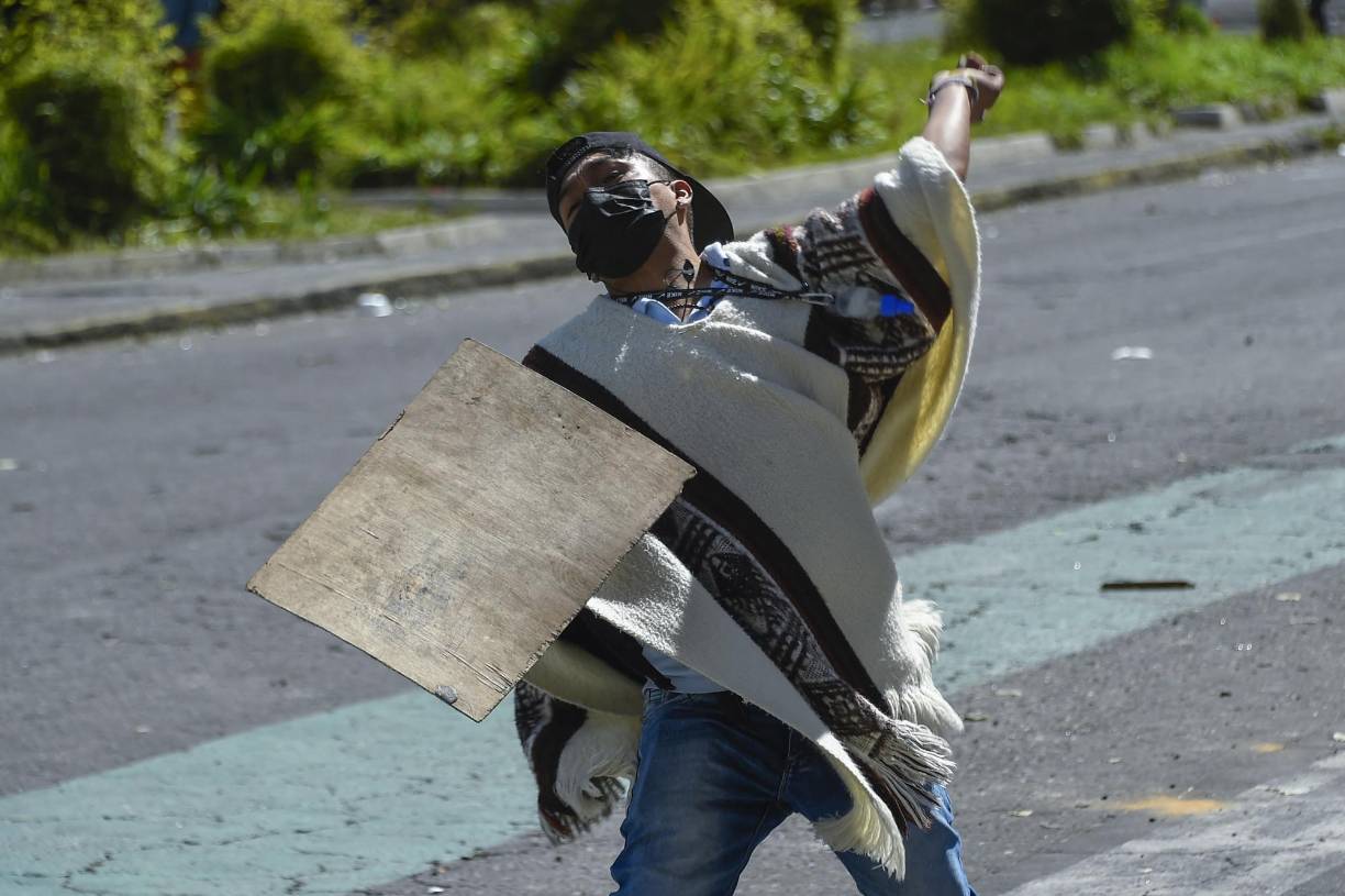 Lasso, que asumió el poder en mayo de 2021, denuncia que el movimiento indígena presiona para sacarlo del poder, como lo hicieron con tres mandatarios entre 1997 y 2005.