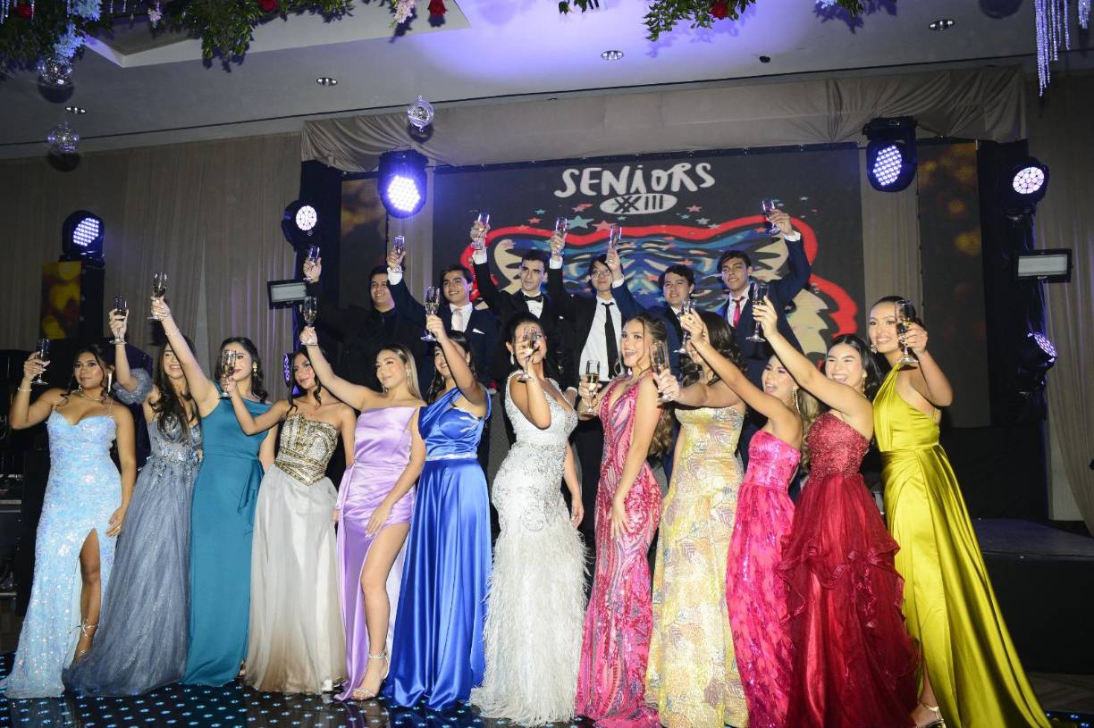 Los 19 seniors de La Escuela Episcopal El Buen Pastor por fin celebraron su anhelada fiesta de graduación. La velada se llevó a cabo en el salón Jerusalem del Club Hondureño Árabe.