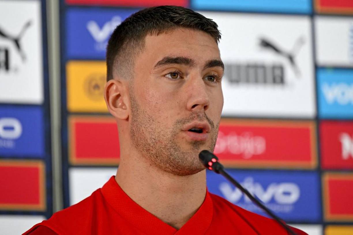 Dusan Vlahovic se pronunció en rueda de prensa tras lo ocurrido: <b> “Es un completo sinsentido inventado por gente que no tiene nada mejor que hacer. Quieren desestabilizarnos”, señaló al hablar sobre el escándalo.</b>