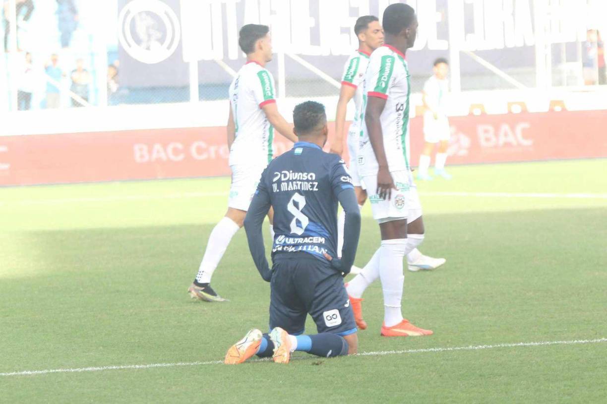 El clásico entre Motagua y Marathón arrancó a las 5:00 PM y la fiesta se vino para el Ciclón Azul en el Chelato Uclés.
