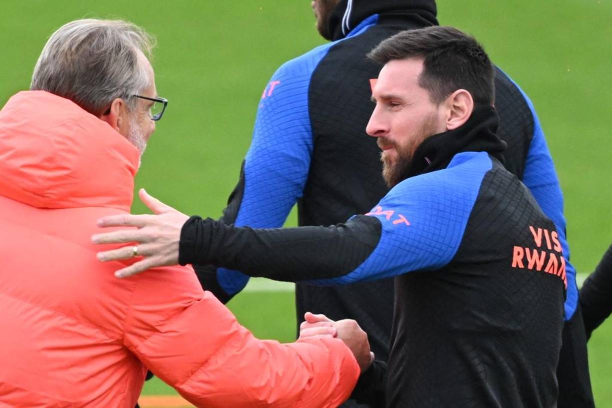 Lionel Messi estaría cerca de renovar con el PSG y se ha conocido en las últimas horas el megacontrato que el club parisino le ofrece el astro argentino.