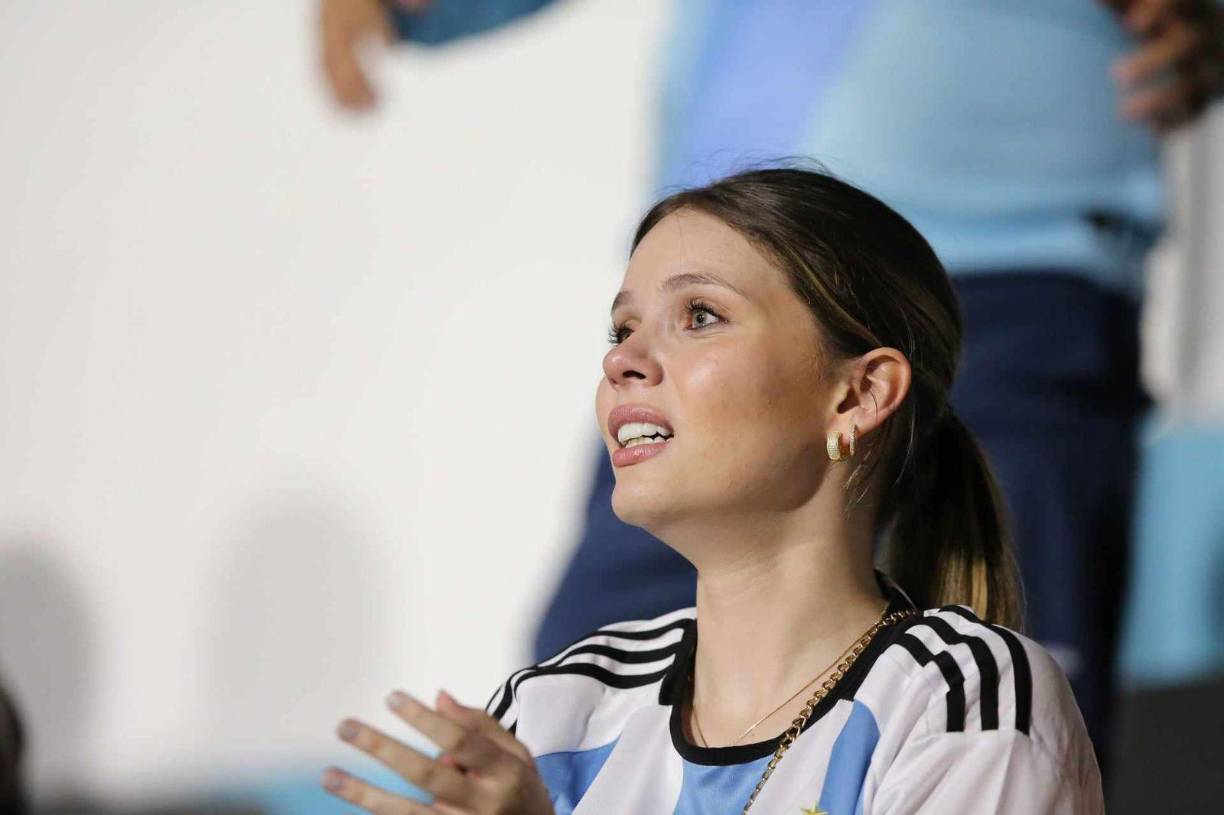 Ella rompió en llanto luego de su novio anotara el gol del triunfo para el Motagua.