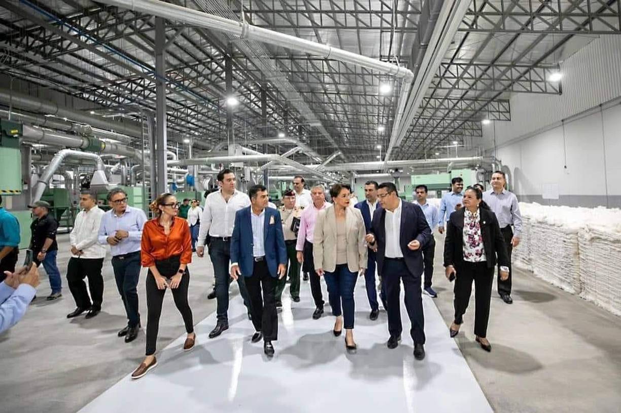 El empresario Yusuf Amdani, aseguró durante la inauguración que en esta planta textil hay una inversión de más de $80 millones.