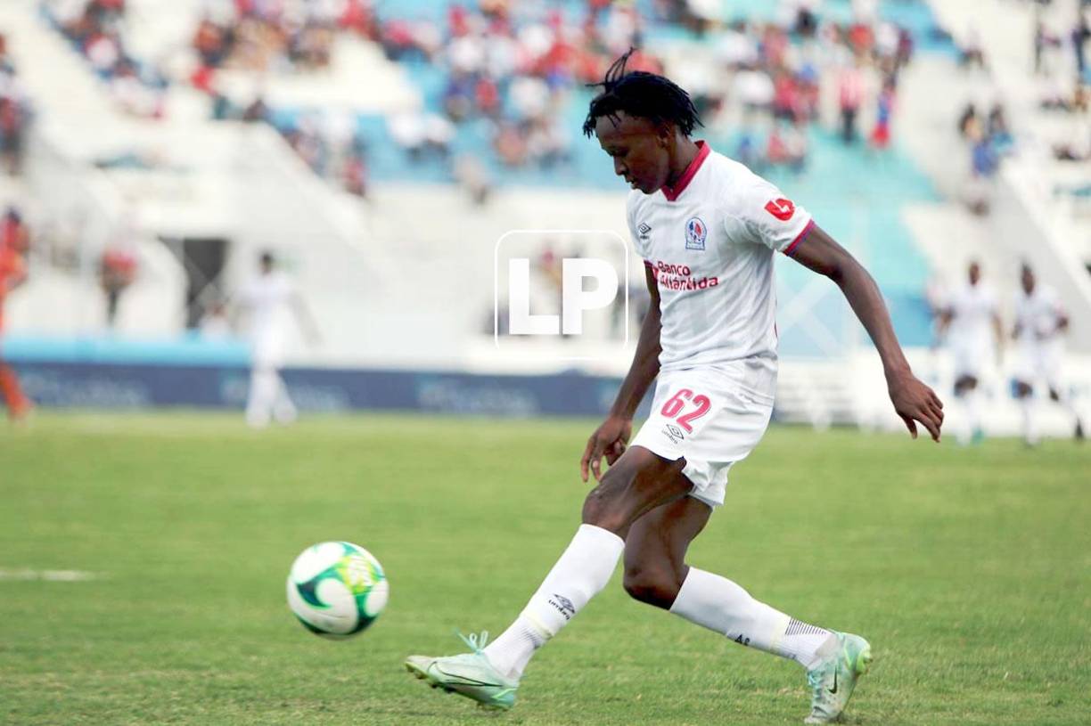 Con el número 62 jugó el joven futbolista Félix García en su debut oficial con el Olimpia en la Liga Nacional.