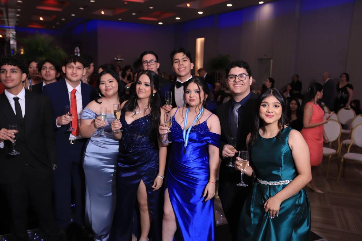 En fotos: así celebraron su graduación los seniors de la Florencia School