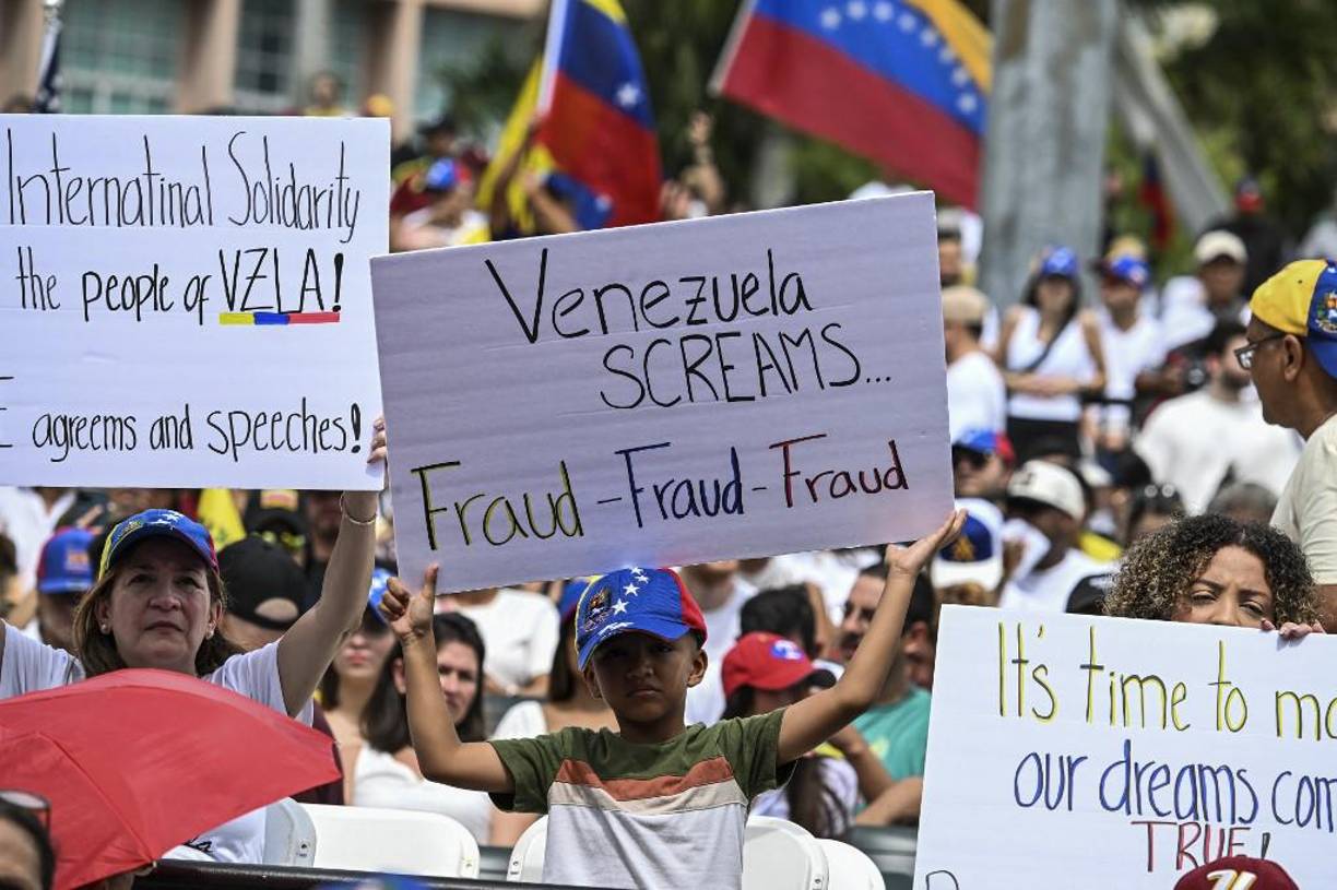 “Nosotros tenemos suerte de poder estar aquí en el sol, cuando otros solo ven oscuridad”, dijo la activista del partido Vente Venezuela.