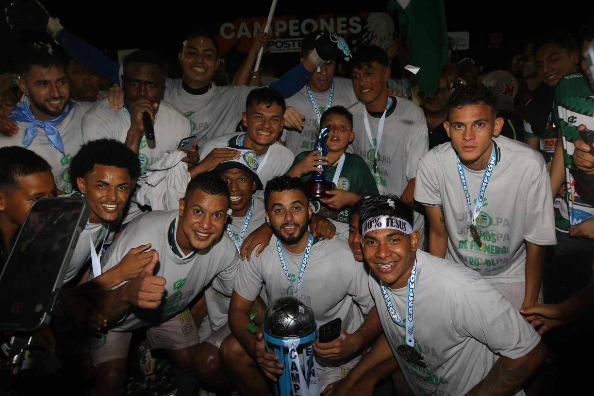 Los olanchanos no ocultaron su alegría y evitaron jugar la finalísima ante el Lone FC. 