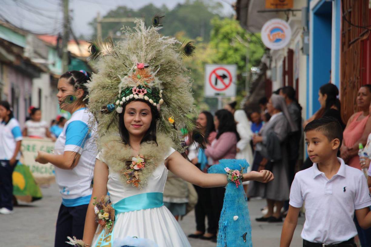Lo que más destacaron los centros educativos en este 202 años de independencia fue la identidad Nacional, el folclor y el patrimonio de Honduras.