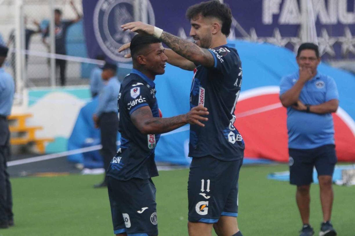 El festín de Motagua en el Estadio Nacional Chelato Uclés apenas comenzaba ante un conjunto verdolaga que no reaccionó.