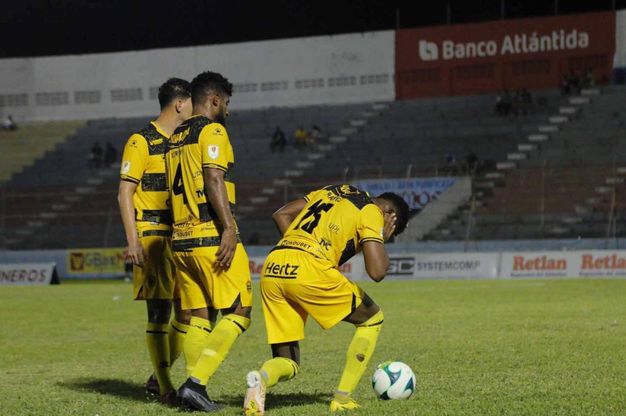Decepción en Real España, festejos de Victoria y bellas chicas en La Ceiba