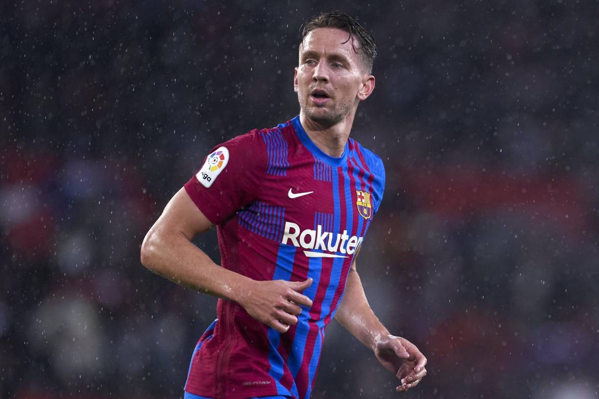 Luuk de Jong puede pasar de jugar en el Barcelona de Xavi Hernández a la Liga MX. El dealntero neerlandés, de vuelta en el Sevilla tras su cesión en el Camp Nou, habría dado el ‘sí’ al Toluca mexicano. Aunque el PSV tiene siempre la puerta abierta para el goleador, el todavía sevillista no estaría barajando su regreso al fútbol holandés.