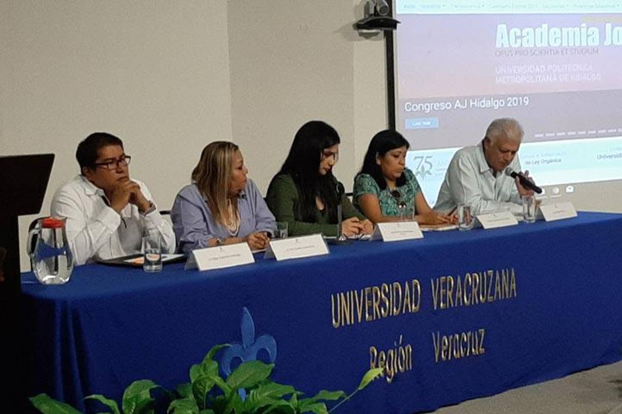 La maestra decidió bloquearlo no sólo de Facebook, sino de todas las redes sociales con la esperanza de que esto detuviera el acoso, pero no fue así, pues éste incrementó y comenzó a ir hasta sus oficinas, ahí escaló la situación hasta alcanzar las agresiones verbales.