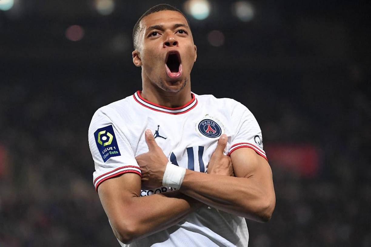 Kylian Mbappé llegó a un acuerdo para firmar por tres años con el PSG. El crack francés le ha puesto una serie de condiciones a los dueños del París Saint Germain; le ha solicitado un par de salidas y refuerzos para intentar ganar finalmente la Champions League.