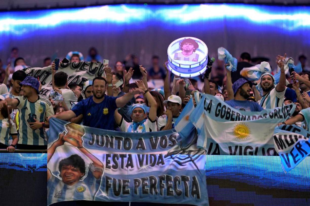 Los argentinos pusieron el ambiente en las graderías.