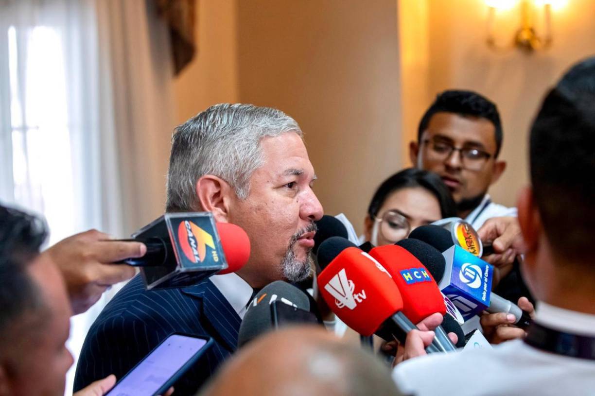 Finalmente, el diplomático señaló que el Gobierno de Honduras espera que la nueva administración de Donald Trump en Estados Unidos “sea responsable” en su política exterior. 