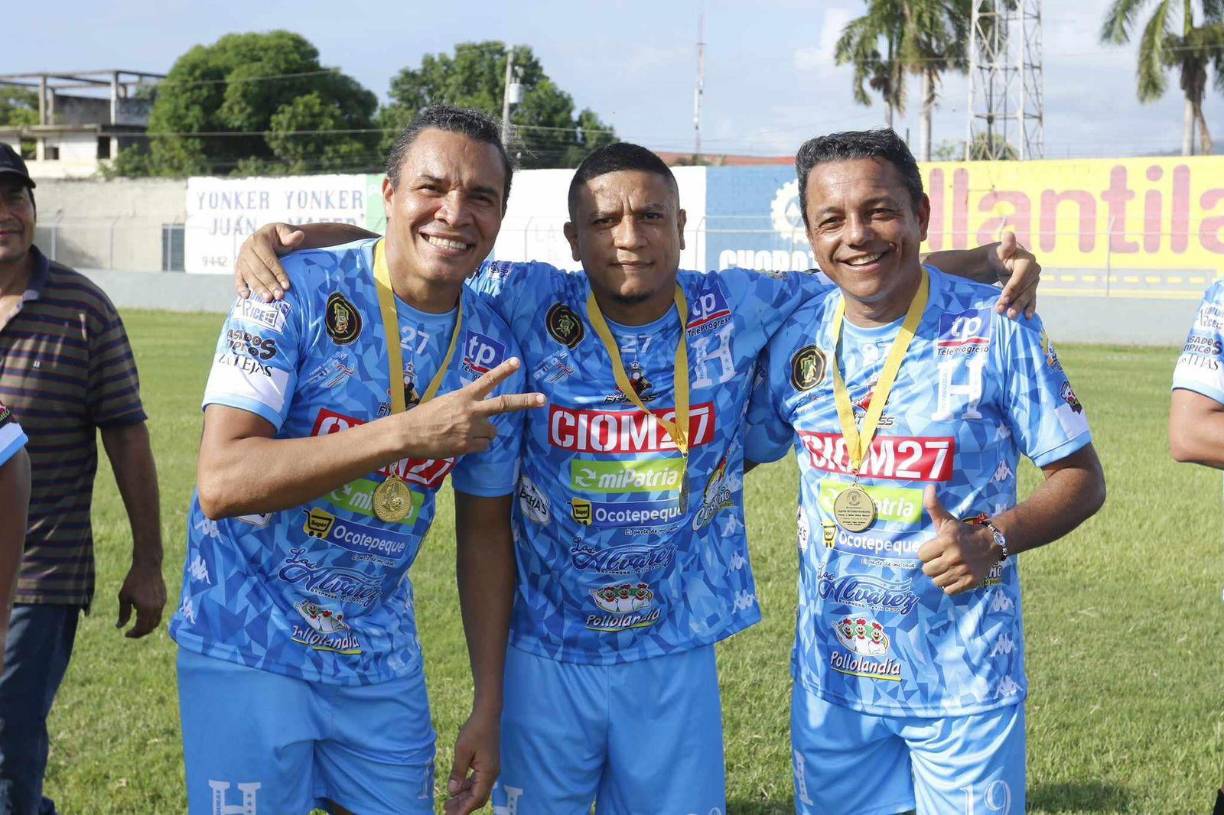 Futbolistas como Rambo de León, Tyson Núñez, Dani Turcios, Milton ‘Jocón’ Reyes, entre otros, acompañaron a Pavon en El Progreso para disfrutar de un gran momento.