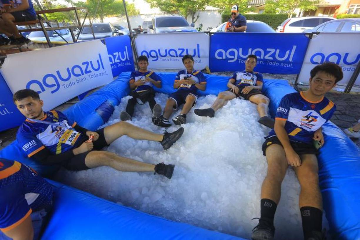 Los participantes realizaron algunos estiramientos ya que fue ardua carrera.