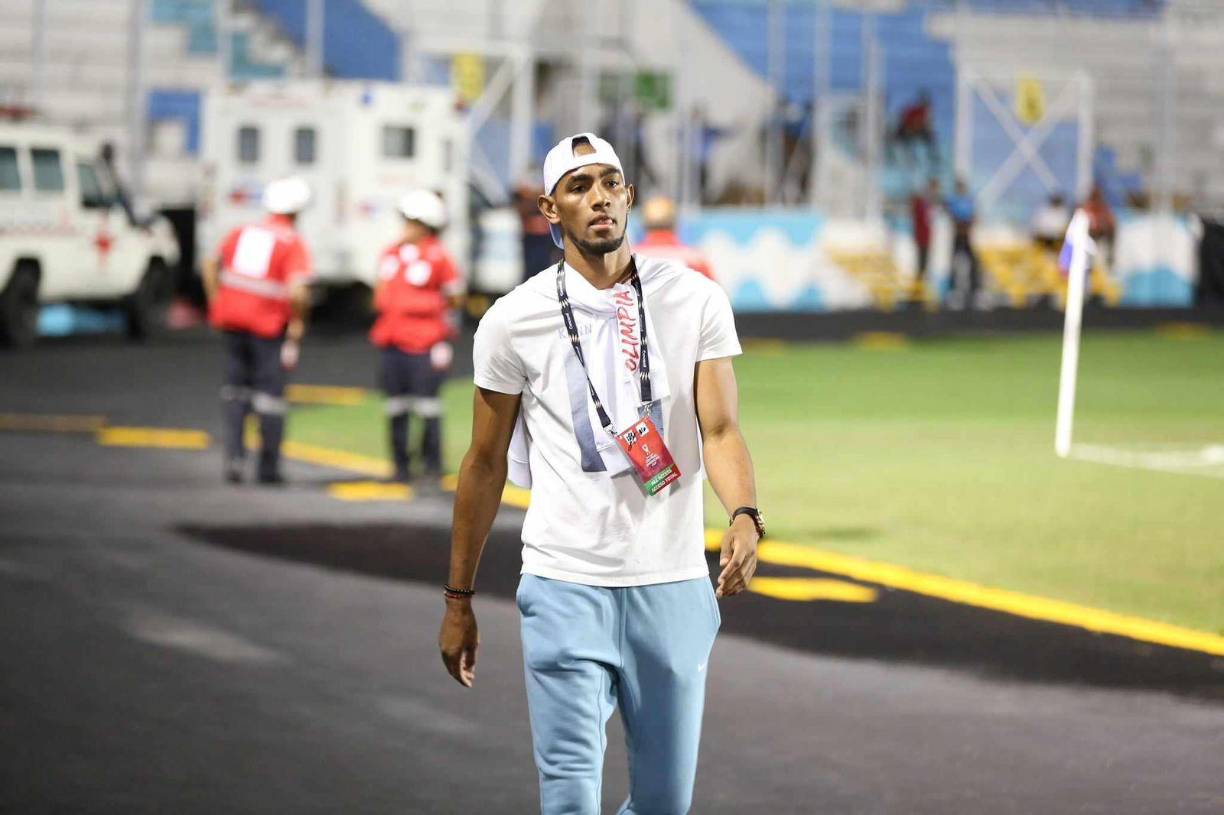 El atacante quedó fuera de combate por lesión, pero estuvo presente en el Nacional apoyando al Olimpia en su debut en la Copa Centroamericana.