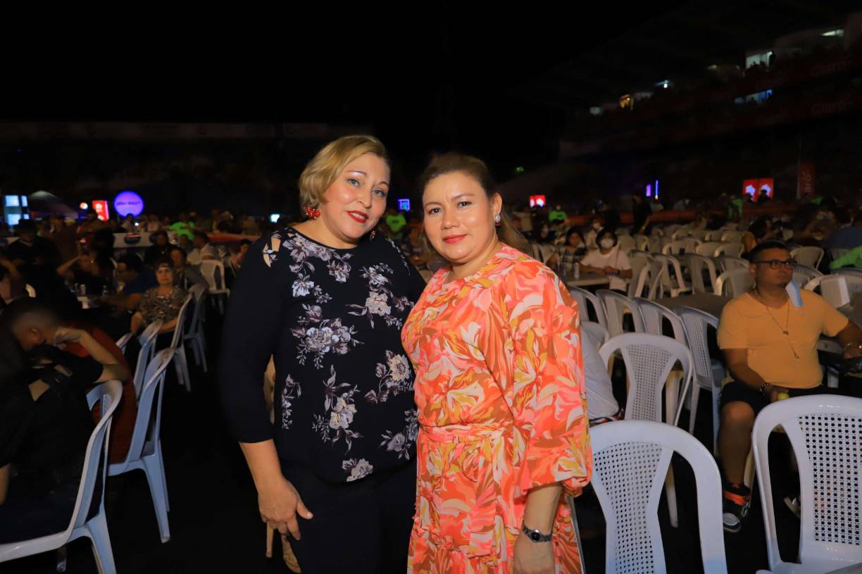 FOTOS: Así disfrutaron los sampedranos del concierto de “El Buki”