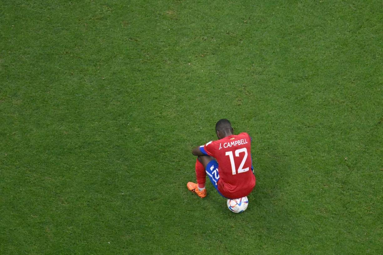 Joel Campbell también demostró su tristeza al terminar el juego.