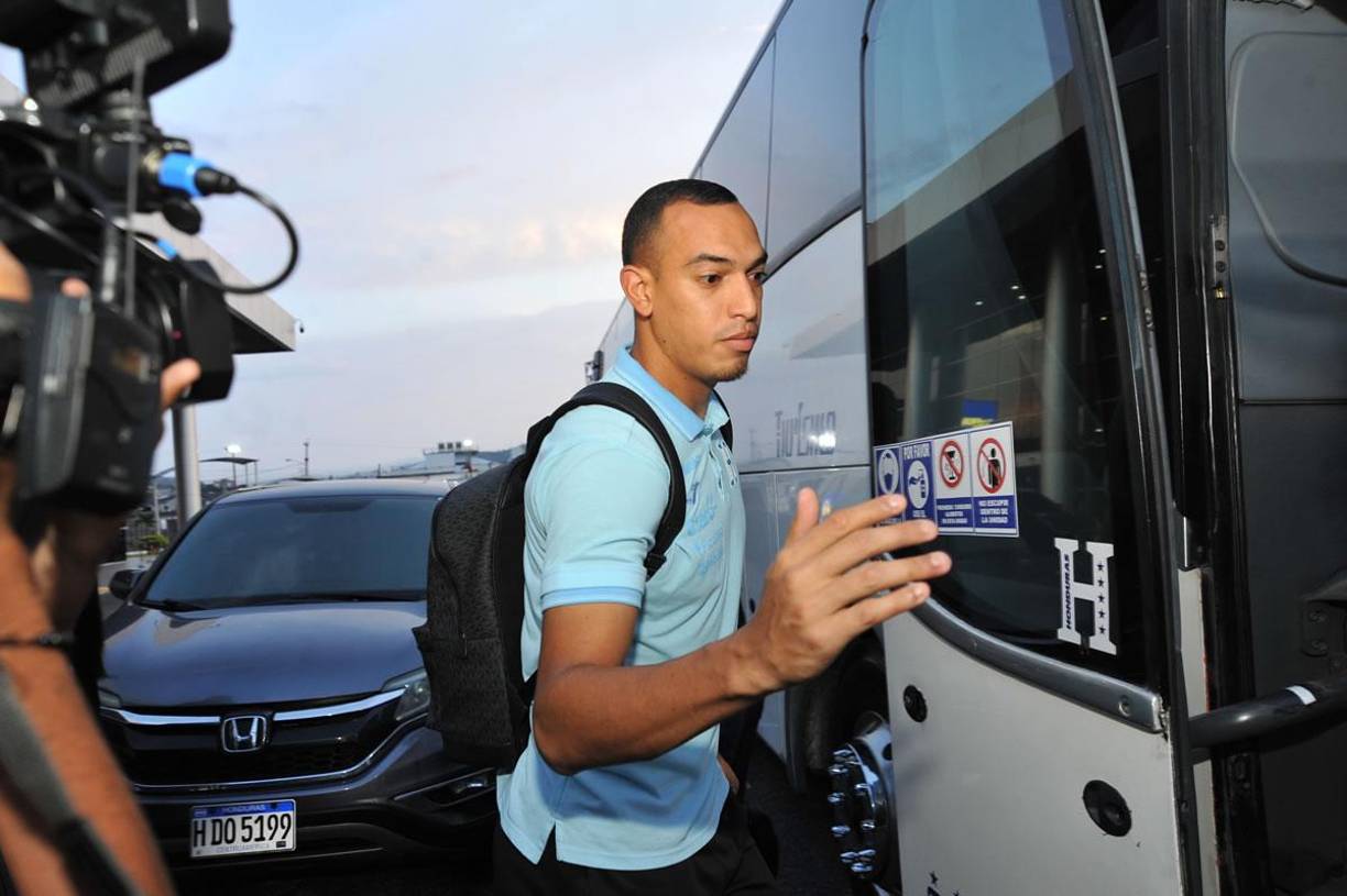 Devron García saludó a su llegada al Aeropuerto Internacional de Toncontín de Tegucigalpa.