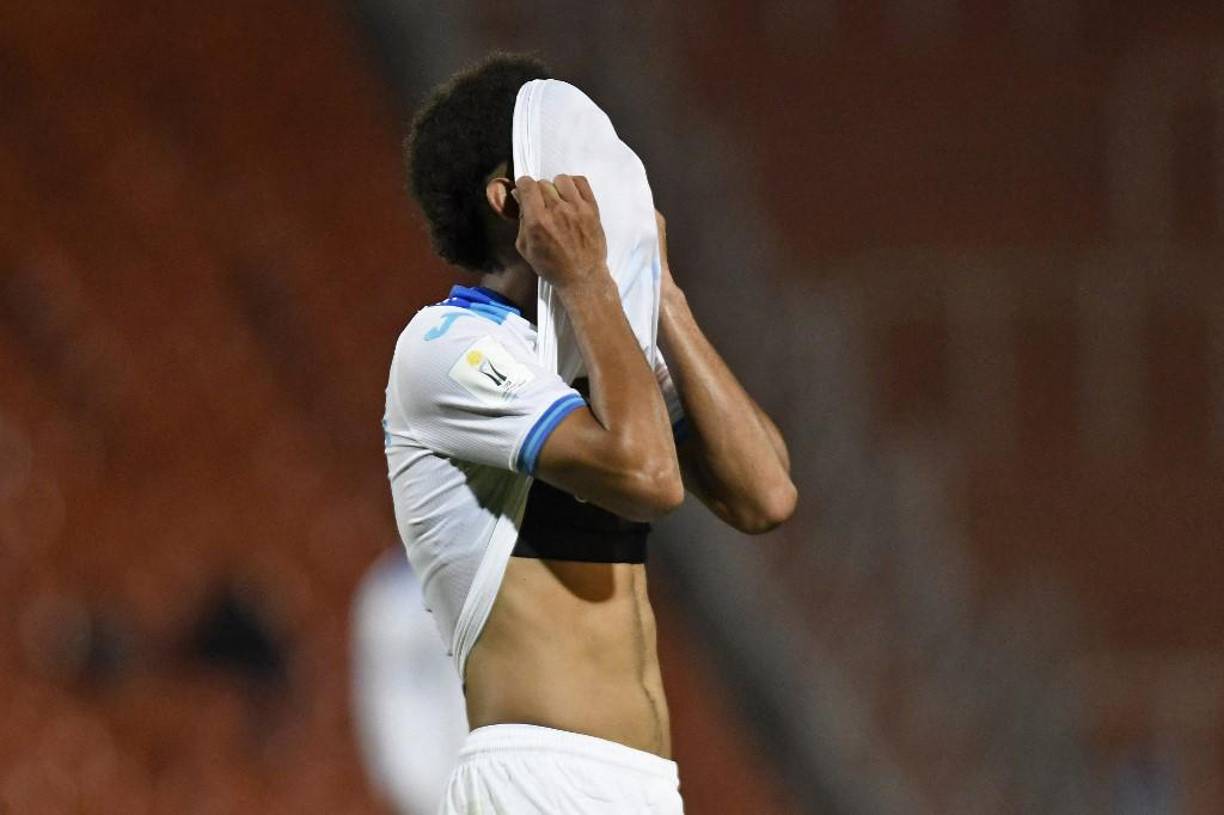 Javier Arriaga de Honduras no pudo contenerse tras la amarga derrota.