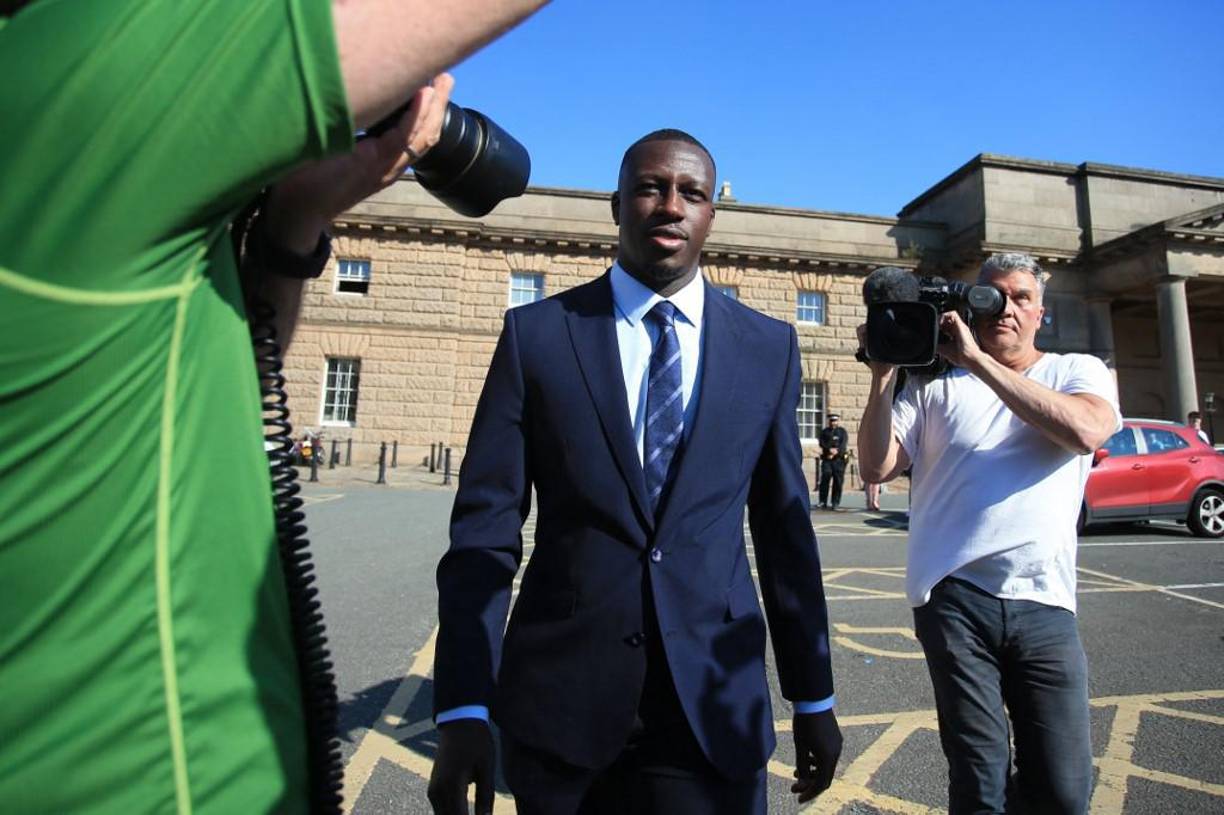 Según Cray, el futbolista y su amigo les quitaban los teléfonos móviles a las chica porque “Mendy no quería que Pep Guardiola, DT del Manchester City, lo viera en Instagram con un montón de chicas”.