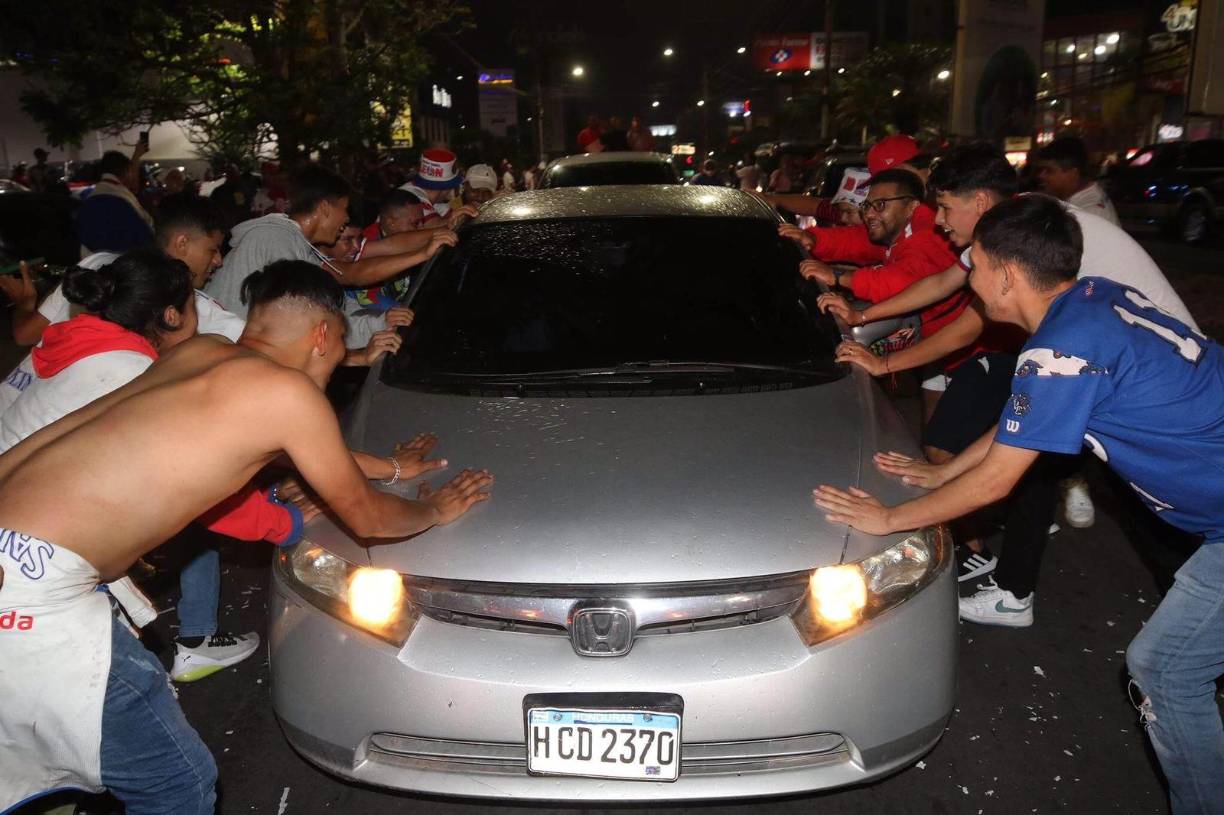 ¡Locura en Tegucigalpa! Así celebraron el bicampeonato de Olimpia