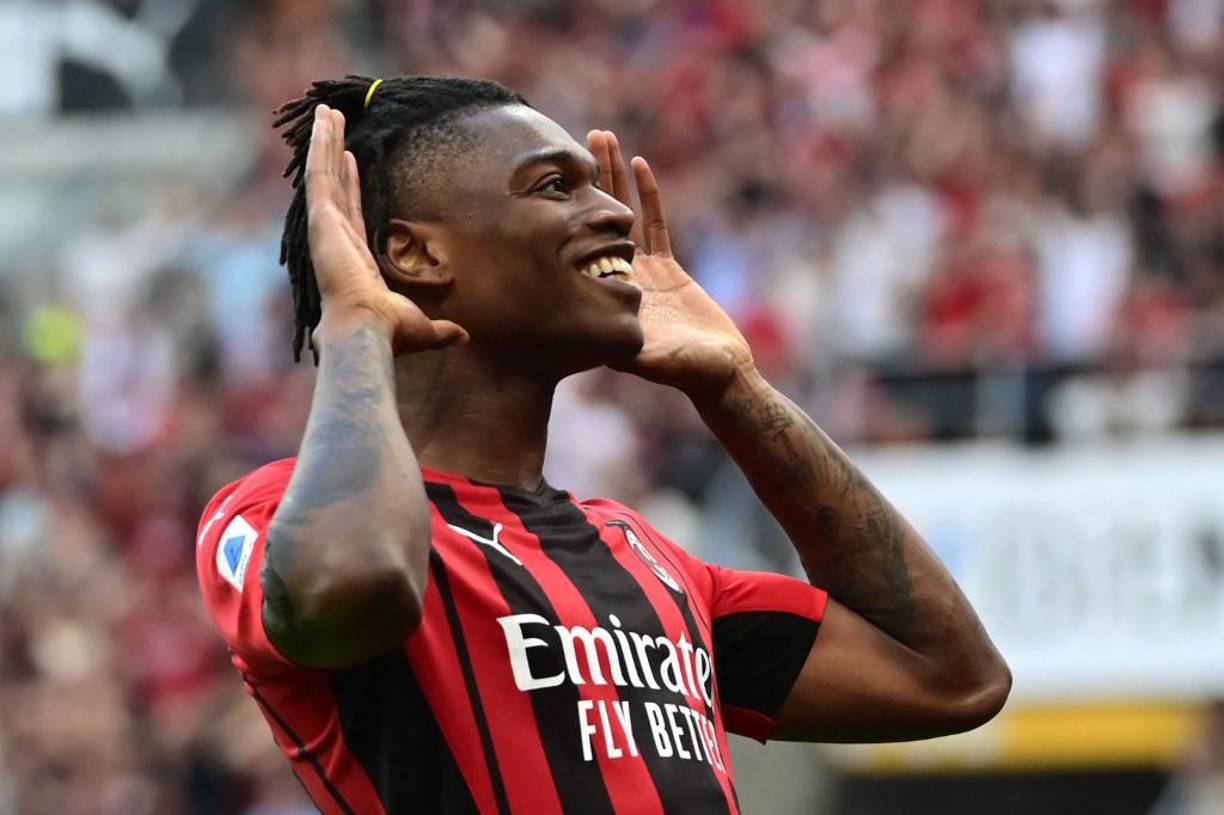 La renovación de Rafael Leao con el AC Milan se sigue complicando. El jugador querría un contrato de 6 millones de euros al año.