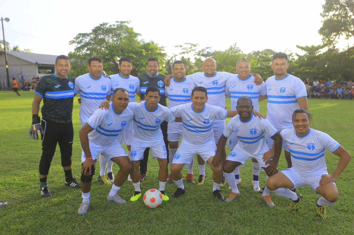 En el cierre de la feria patronal de Cuyamelito, Omoa, las Leyendas del fútbol de Honduras, un grupo encabezado por los mundialistas, Amado Guevara, Noel Valladares, Sergio Mendoza, además de Tyson Núñez, Wilmer Velásquez, Henry Enamorado, Víctor Mena, entre otros futbolistas causaron sensación.