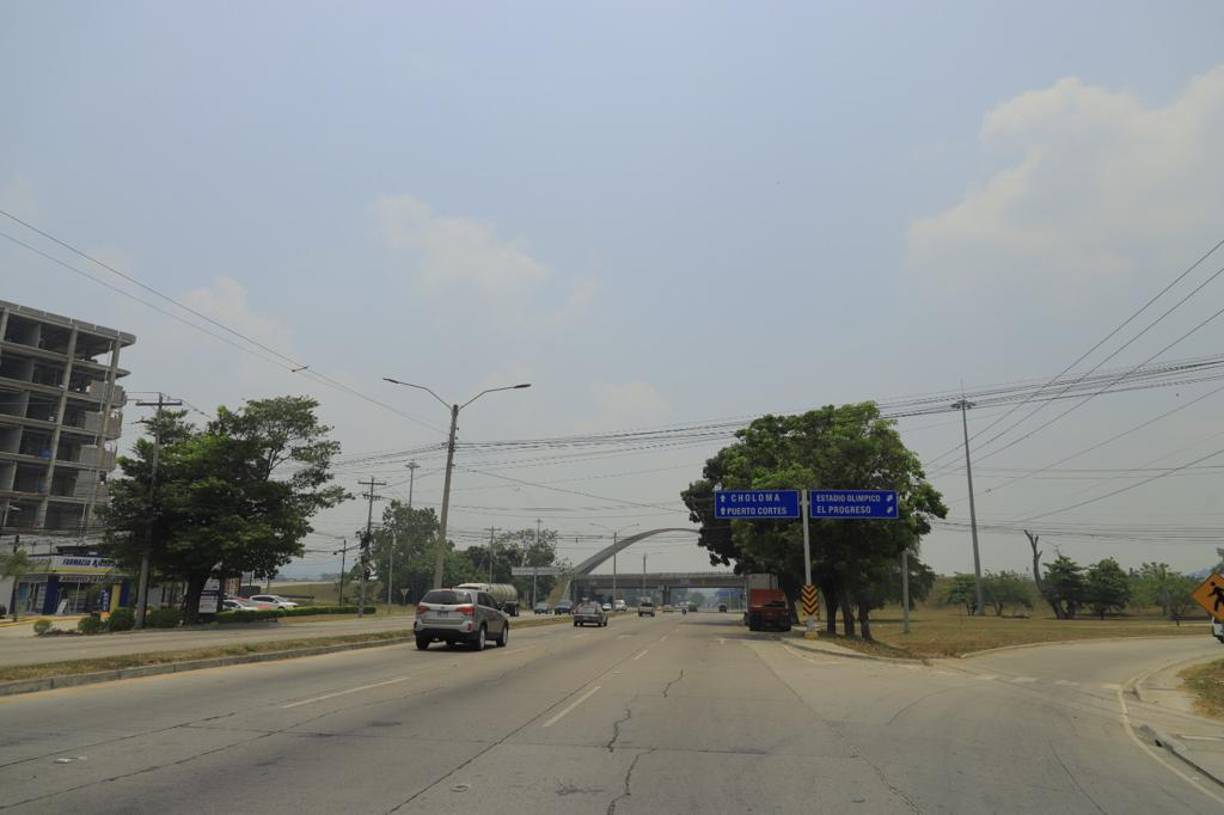 Además del intercambiador, en el norte, Siglo 21 construyó un puente a desnivel en la intersección de El Zapotal habilitado en febrero de 2021.