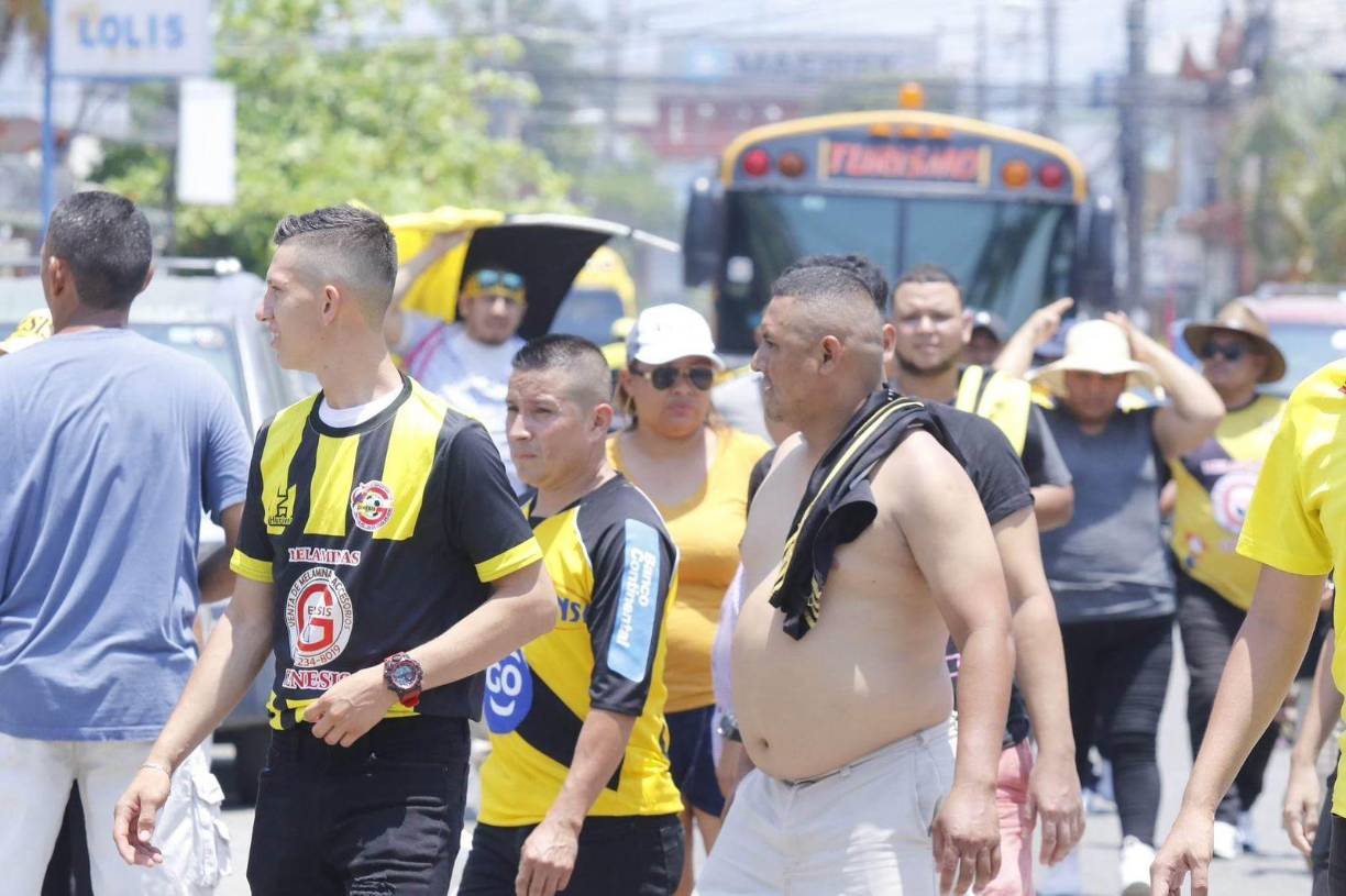 Los aficionados del Génesis también se presentaron en el Estadio Excélsior.