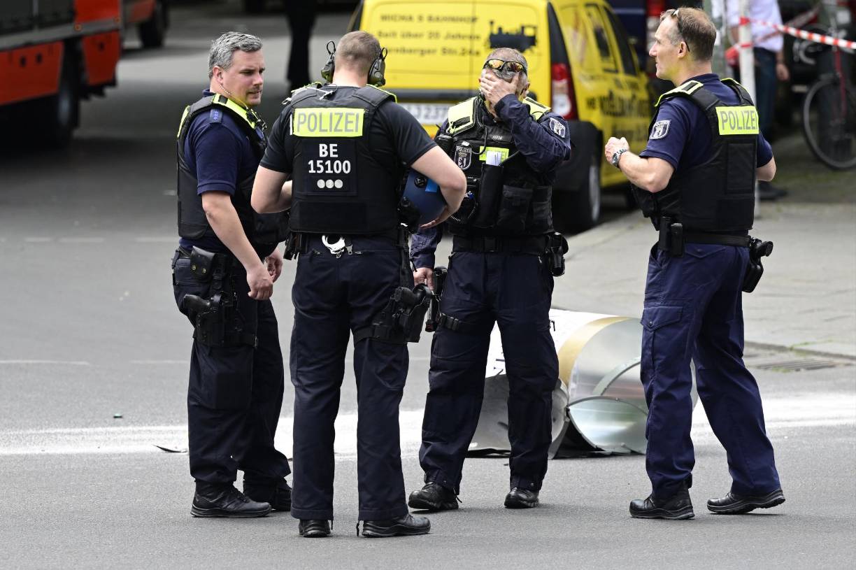 Hasta ahora, la Policía ha informado de que se está investigando para tratar de esclarecer si el atropello se produjo de forma no deliberada, tal vez provocado por un problema de salud, o si fue un acto intencionado.