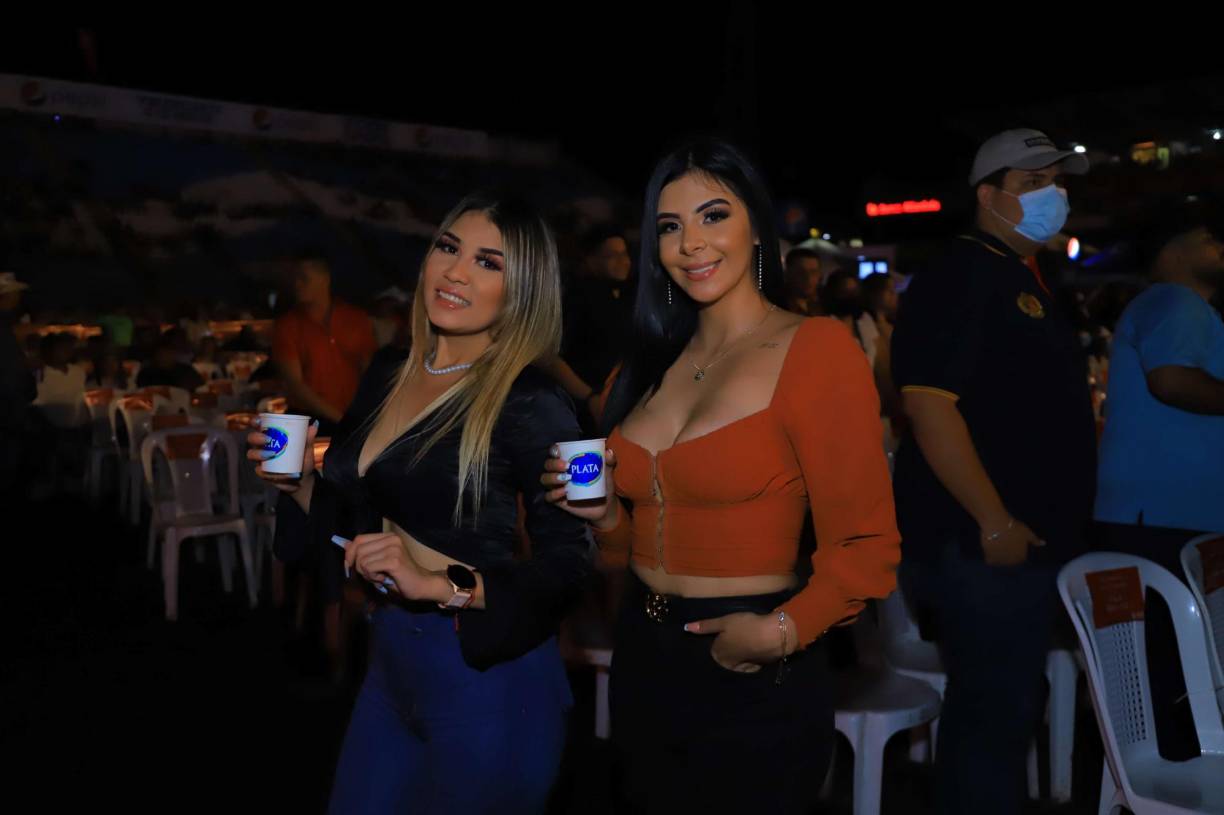 FOTOS: Así disfrutaron los sampedranos del concierto de “El Buki”