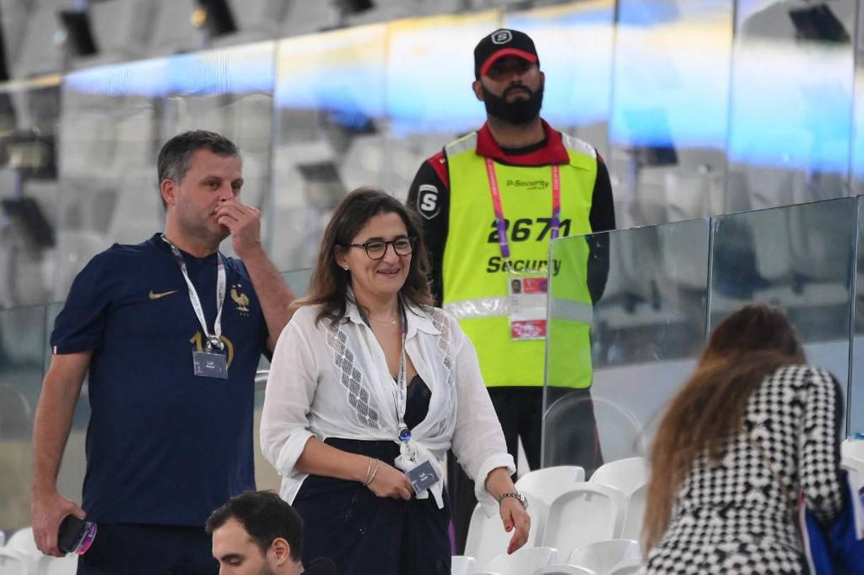 Momento en donde llegaba la madre de Kylian Mbappé.