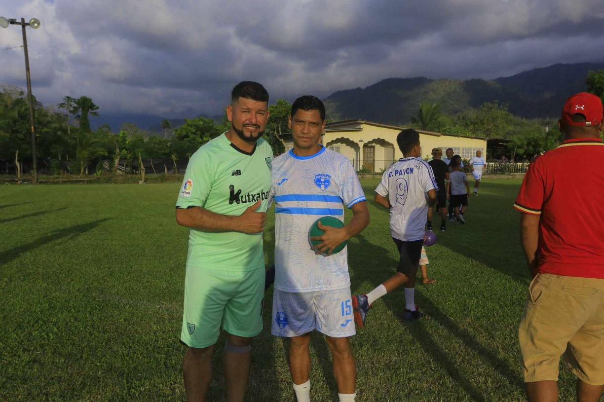 Leyendas de Honduras causan furor en Omoa y Noel Valladares se roba el “show”