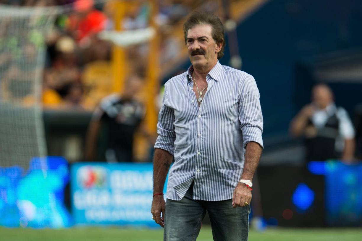Ricardo La Volpe cuenta con un amplio recorrido en los banquillos y es un entrenador que suena fuerte para llegar al Olimpia.