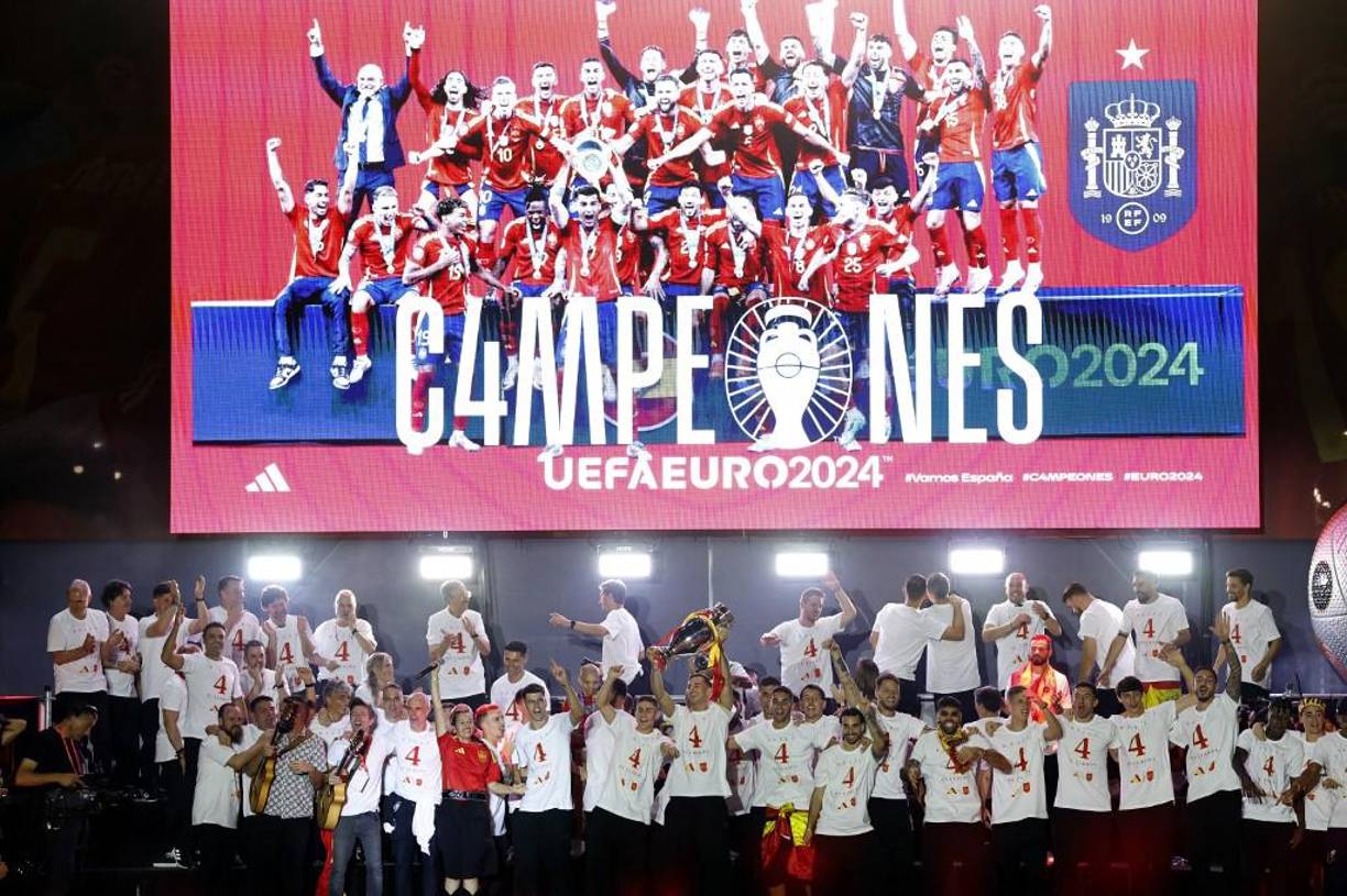 Locura en España con los festejos tras la obtención de su cuarta Eurocopa.