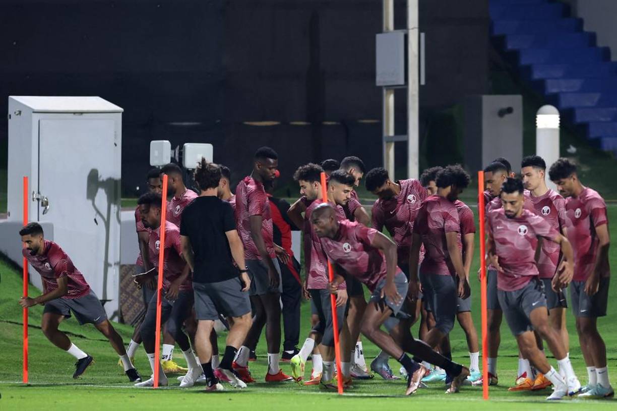 <b>En la selección de Qatar se </b>incluye, en un dato insólito: Cuenta con 13 jugadores del mismo equipo, el Al Sadd, incluyendo dos porteros, toda la línea defensiva.