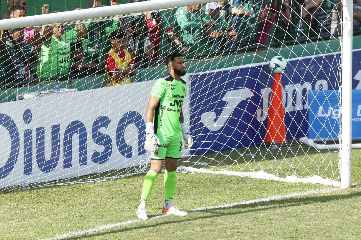 Llegó el momento para el héroe del partido, que sacó de apuros a los verdolagas. 