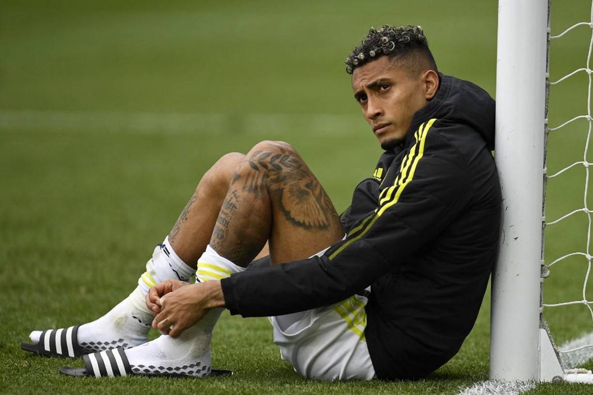 La buena temporada de Raphinha, el preferido del FC Barcelona para cubrir el puesto de Ousmane Dembélé, en la Premier League, con 10 goles y tres asistencias, no ha pasado inadvertida y el periodista Fabrizio Romano apuntó que el Chelsea también están intentando el fichaje del brasileño para reforzar su plantilla. 