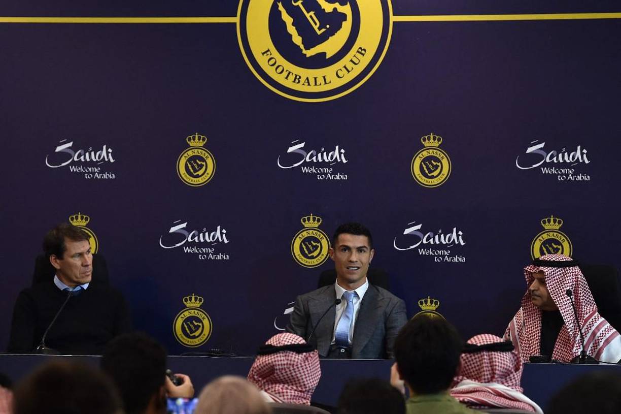 Cristiano Ronaldo cometió un terrible error en la rueda de prensa al confundir a Arabia Saudita: “Para mí, no es el final de mi carrera venir a Sudáfrica. Quería el cambio y no me importa lo que diga la gente”, señaló el crack luso. 