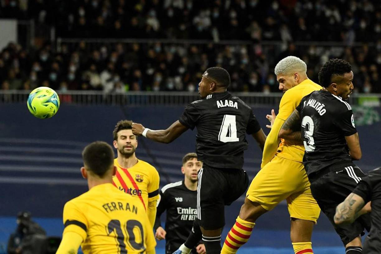 El defensor uruguayo Ronald Araujo marcó de cabeza el segundo gol del Barcelona. Se jugaban 38 minutos.