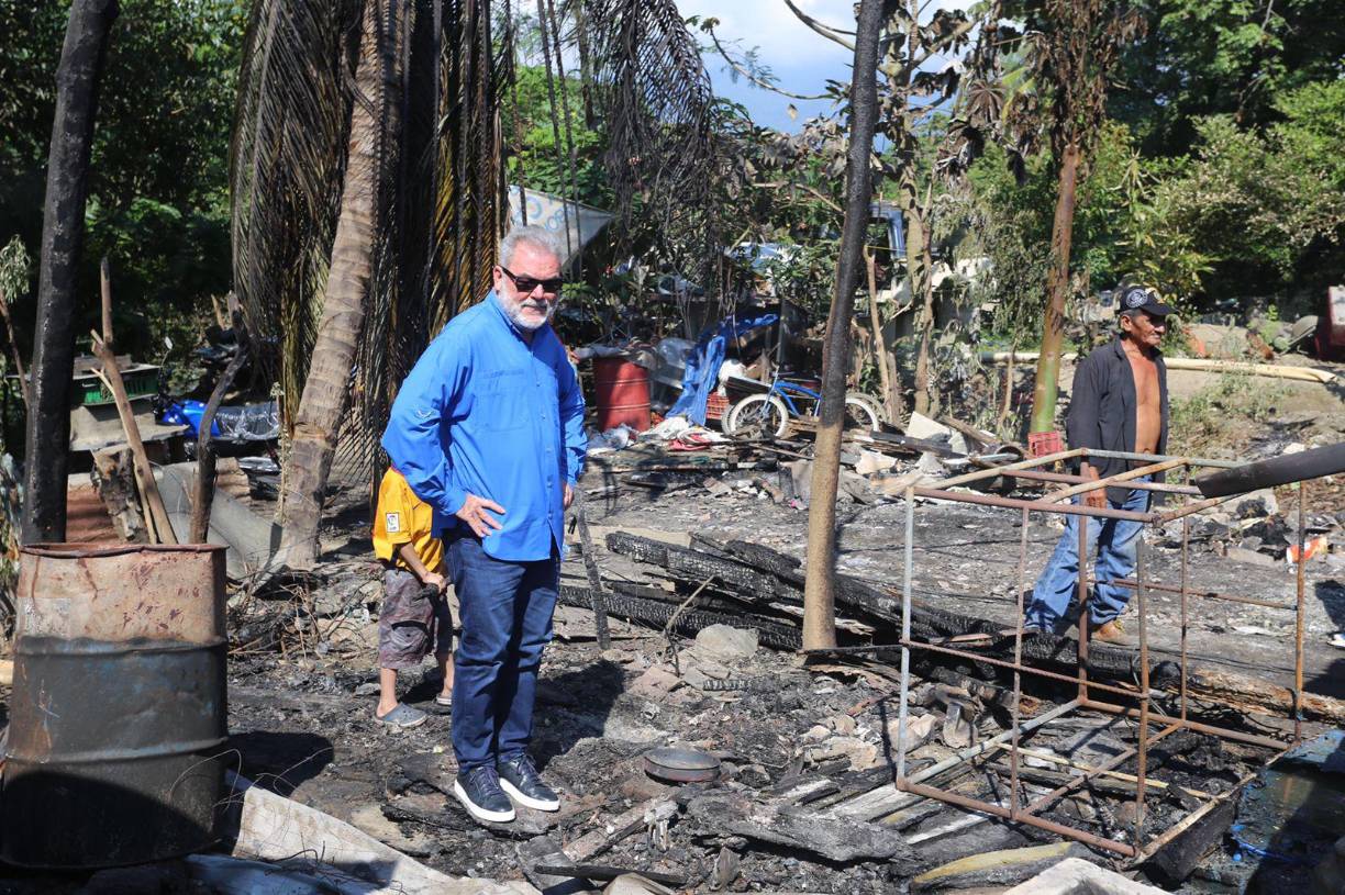 Indicó que las ayudas que se han entregado fueron donadas por empresas socialmente responsables.