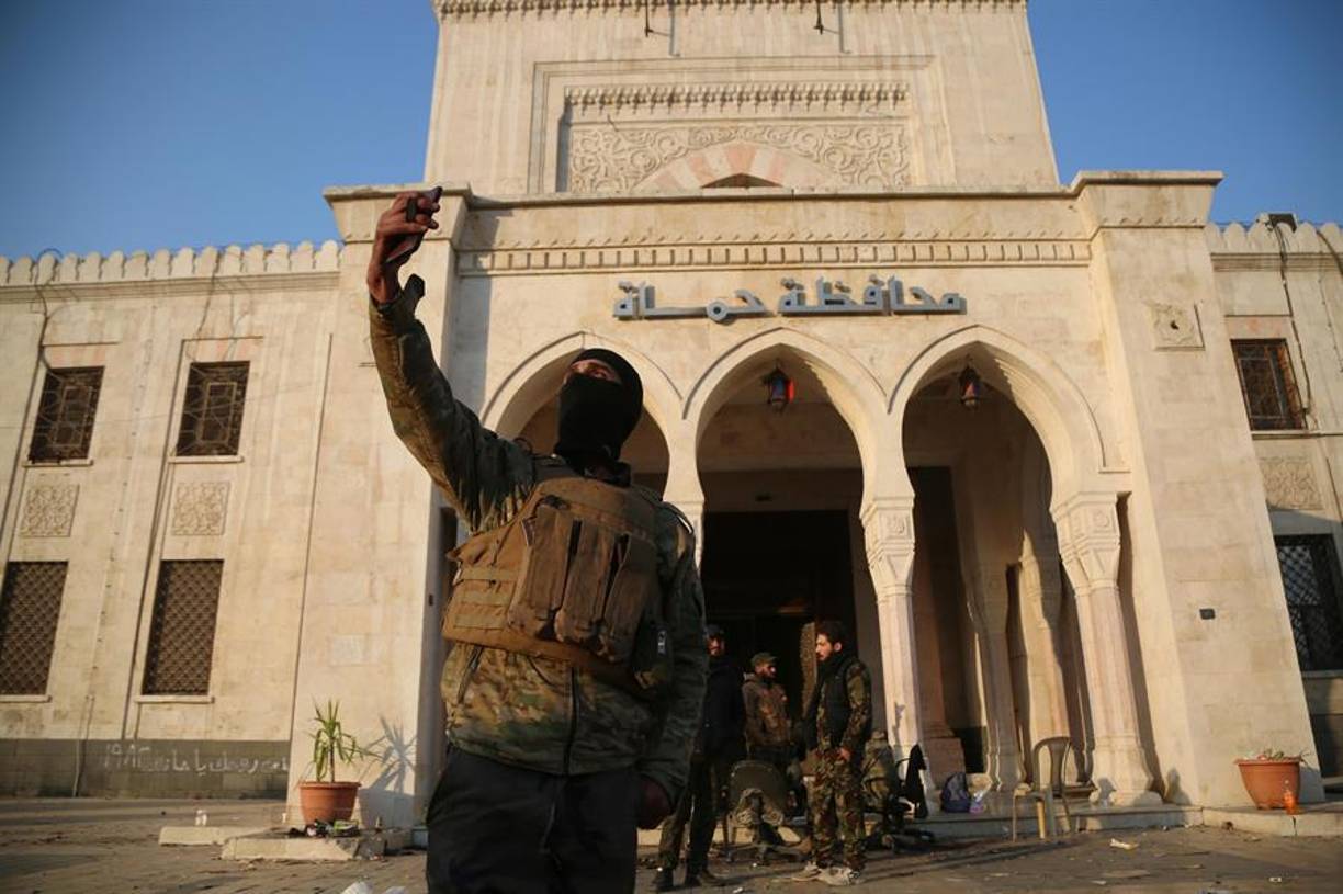 Estas celebraciones se produjeron en paralelo a tantas otras en la inmensa mayoría de las provincias del país, según el Observatorio Sirio de Derechos Humanos, que apuntó que miles de personas salieron a las calles de Tartús, Latakia, Baniyas, Homs, Alepo, Idlib, Deir al Zur y Al Hasakah.