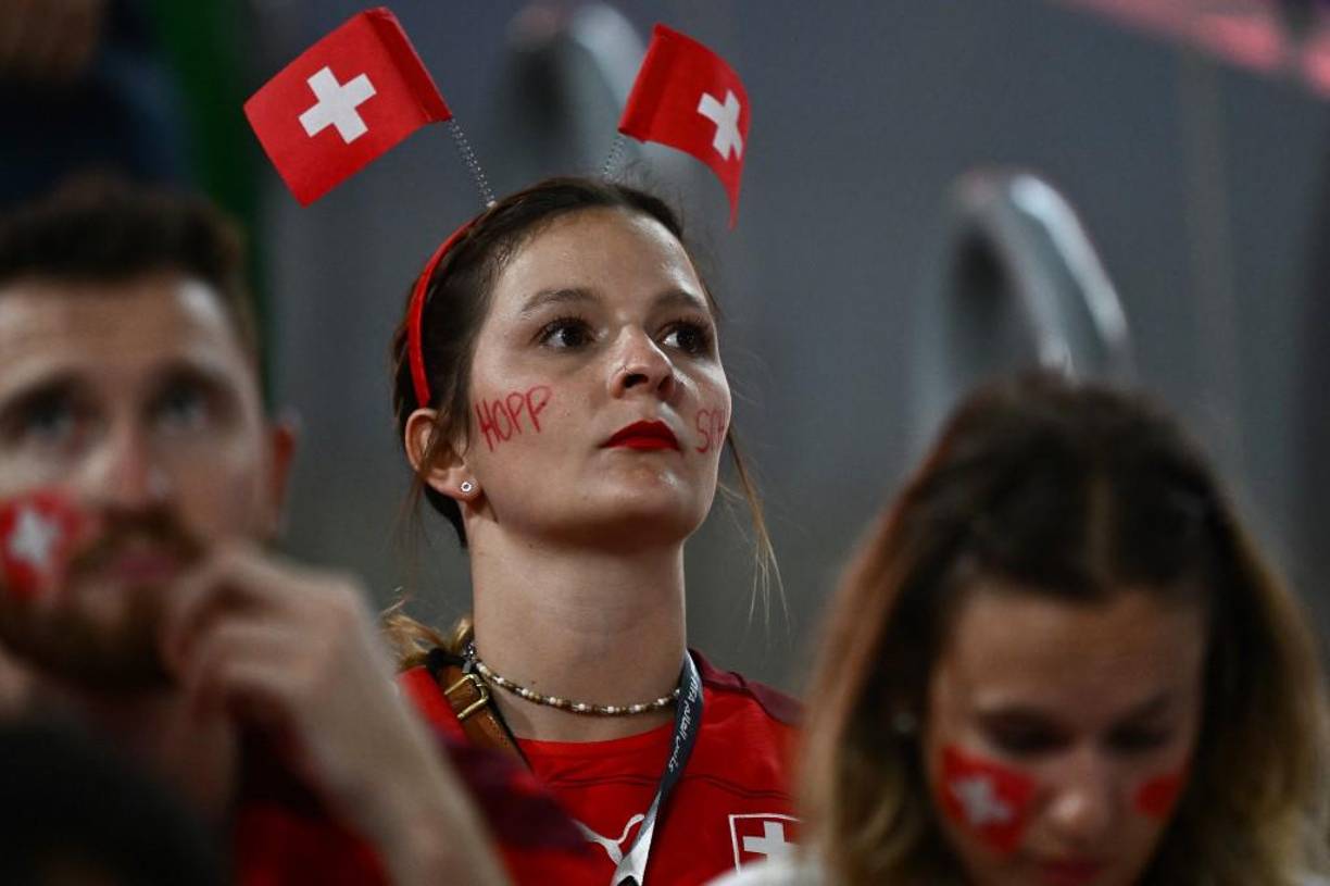 Las mujeres de Suiza no se quedaron atrás y fueron a darle el apoyo a su selección.