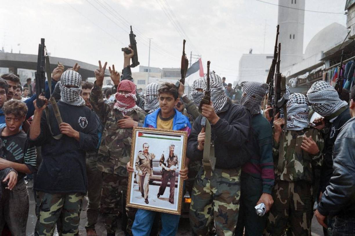 Según su relato, el viaje a pie lleva muchas horas y, además, dicen tener miedo de salir de sus casas o de caminar por zonas abiertas por el temor a ser víctimas de un ataque.