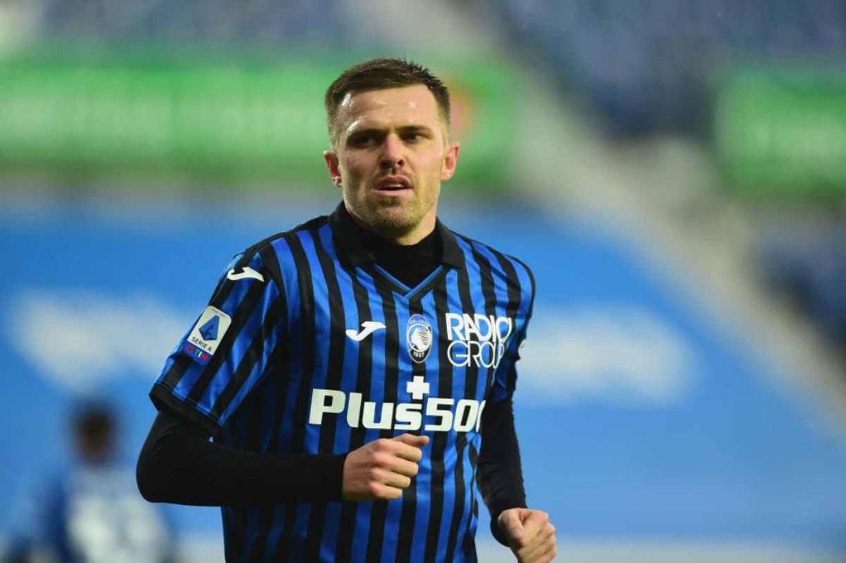 Josip Ilicic (34 años) - El delantero esloveno quedó libre tras la rescisión de su contrato por parte del Atalanta. El futbolista pasó desde el parón por la pandemia por una depresión y desde entonces no ha sido el mismo. Por lo que se cierra así su capítulo en Bérgamo.