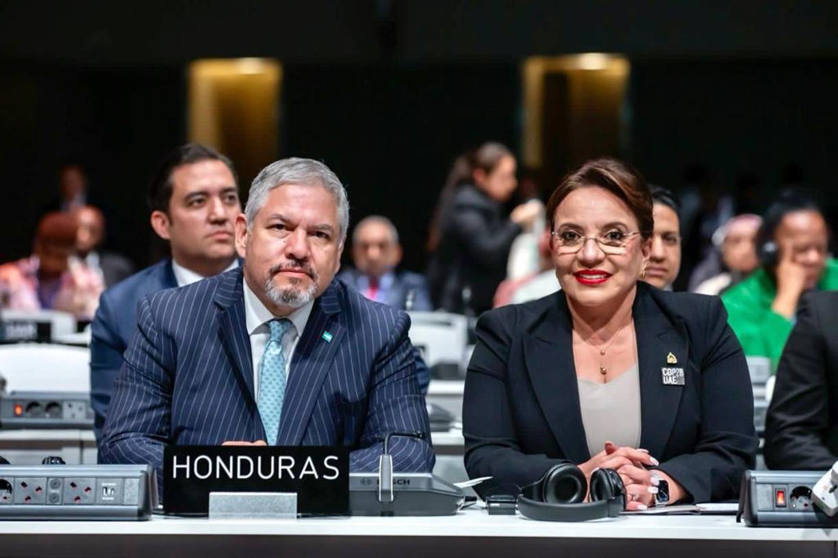 Las medidas de Castro incluyen acciones que buscan “soluciones pacíficas y duraderas” al “trágico bombardeo” contra la población de Gaza; condenar y detener el terrorismo en todas sus formas; proteger los bosques tropicales; convertir el total de la deuda externa de los países de bosques tropicales en inversión ambiental.